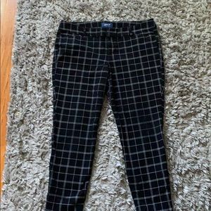 Old Navy Mid Rise Skinny Pixie Pant
